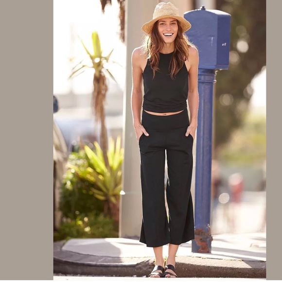 Athleta Pants & Jumpsuits Athleta Globetrotter Ankle Crop Black Nwt